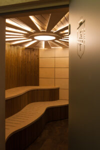 Sunário - sauna se zaoblenými detaily SPA Wellness zámečku Petrovice u Karviné